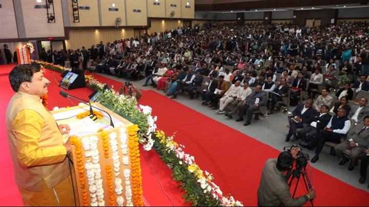 सबल, सक्षम, और सुशासित मध्यप्रदेश बनाने में लोक सेवकों की भूमिका महत्वपूर्ण - मुख्यमंत्री डॉ. यादव